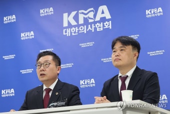 '현재 의료현안협의 방식 반대' 기자회견하는 박명하 서울시의사회장