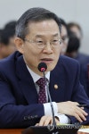 의원 질의에 답하는 이종호 장관