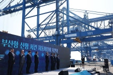 완전 자동화 부산 신항 서컨부두 2-5단계 준공
