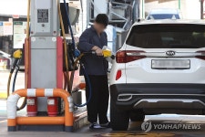 휘발유 판매가 3주 내리 하락세