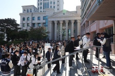 한국외대 수시 학생부종합전형 면접 실시, 면접장 들어서는 수험생들