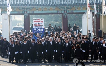 5·18 묘지 찾은 국민의힘 혁신위