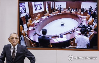 사회관계 장관회의 참석한 유인촌 문체부 장관