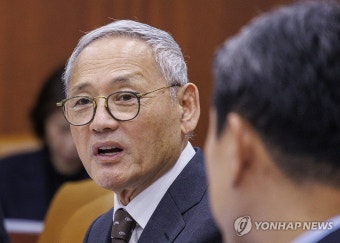 사회관계 장관회의에서 발언하는 유인촌 문체부 장관