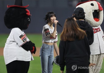 시구 나선 가수 유주