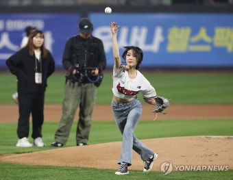 시구하는 가수 유주