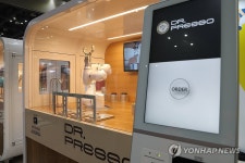 무인 카페를 위한 로봇 바리스타