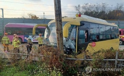 세종 전의면서 시내버스·통학버스 충돌…15명 경상
