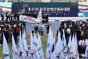 제105회 전국체육대회, 계룡건설 철인3종 선수단과 부산항만공사 조정선수단 금메달 획득으로 큰 활력 초래