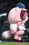 PO 4차전 시구 도구리