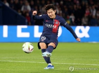 물오른 이강인, 프랑스 리그1 데뷔골…3경기 연속 공격포인트