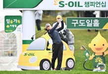 티샷하는 이소미