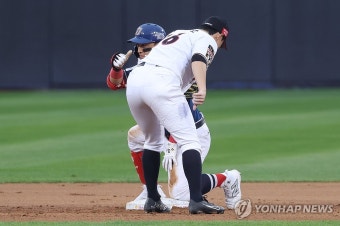 손아섭, 2루타 치고 슬라이딩