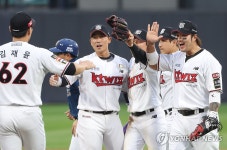 플레이오프 5차전 승리 거둔 kt