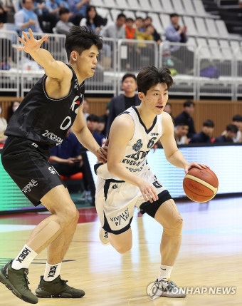 드리블하는 이정현