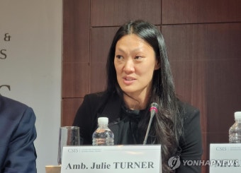 발언하는 줄리 터너 미 국무부 북한인권특사