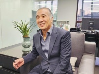 골프복명가 크리스에프앤씨 매출 1조 종합스포츠웨어 기업으로
