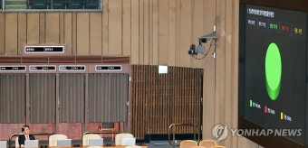 방송3법 통과 보는 이동관 방통위원장