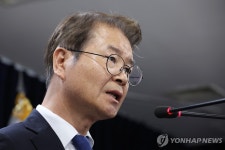 노란봉투법 국회 처리 관련 정부 입장 발표하는 이정식 장관