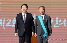금탑산업훈장 수여한 윤석열 대통령