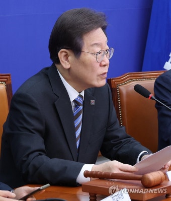 발언하는 이재명 대표