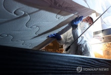 침대 밑까지 꼼꼼하게