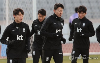 러닝으로 몸 푸는 축구대표팀 선수들