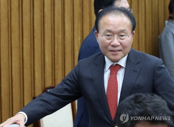 회의 참석하는 윤재옥 원내대표