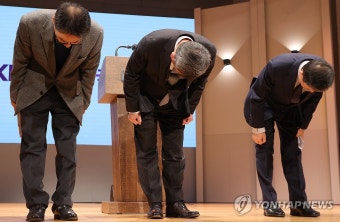 사과하는 박민 KBS사장과 임원진