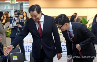 협약식 입장하는 한동훈-오세훈