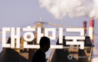 폐플라스틱 재활용 공장 기공식 단상에 오르는 한덕수 국무총리
