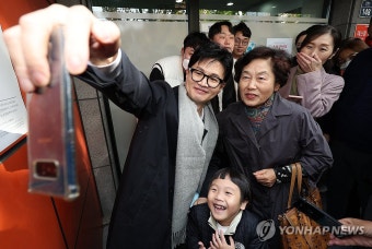 대구시민과 셀카찍는 한동훈 장관