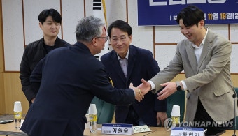 간담회 참석하는 조응천, 이원욱 의원