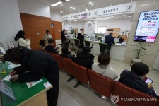행정전산망 복구 첫날…구청 민원실 찾은 시민들