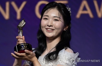 KLPGA 이예원, 상금왕 등 3관왕