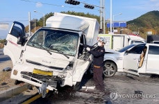 광주 백마교차로서 화물차-SUV 충돌 사고
