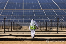 중국, 기후총회 앞둔 UAE에 세계 최대 태양광 발전소 완공