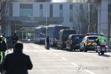 법무부 버스로 이송되는 대구교도소 재소자들