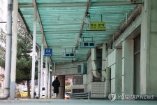 한산한 상봉터미널 승하차장