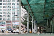한산한 상봉터미널 승하차장