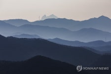 첩첩산중 너머의 북한산
