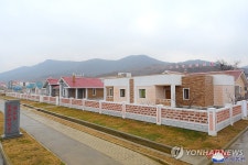 평양시 강동군에 새 축산농장 건립