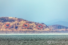 연평도에서 바라본 장재도 포문