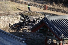 잿더미가 된 칠장사 요사채