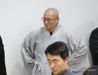 감정 추스르는 우봉스님