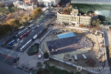 서울광장 스케이트장 공사 한창...다음 달 22일 개장