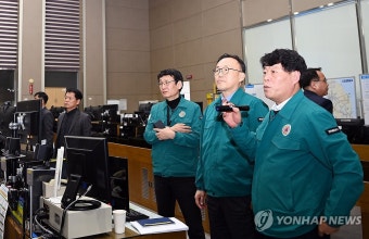 철도종합 관제운영실 점검하는 이한경 재난안전관리본부장
