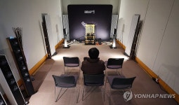 오디오엑스포서울2023, 오디오 청음하는 관람객들