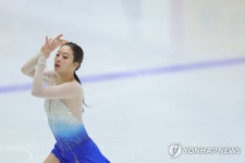 연기 펼치는 유영
