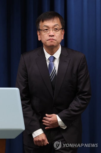 인사하는 최상목 경제부총리 겸 기획재정부 장관 후보자